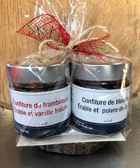 Tartes artisanales aux fruits vendues au kiosque de la bleuetière